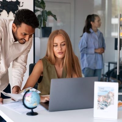 Global Companies Expand AI Hiring While Reskilling Existing Employees