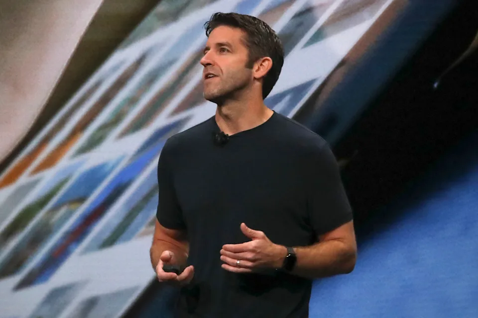 Apple’s Hardware Chief Takes Over Days Before iPhone Launch